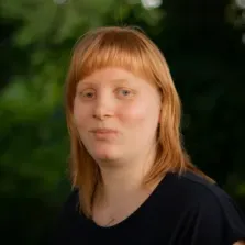 Porträttbild av Sofie Fredriksson, ledarmot.