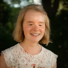 Portträttbild av Alicia Pettersson, ledarmot.